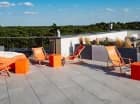 Można tu odpocząć na leżakach z ulubionym napojem