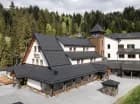 Hotel Żywiecki jest położony u stóp góry Jastrzębica, niedaleko Żywca