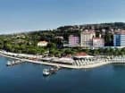 Kompleksowo odnowiony Hotel Riviera mieści się przy plaży i promenadzie