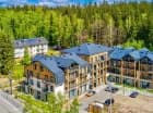Apartamenty są zlokalizowane tuż obok lasu