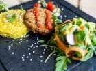 W hotelu działa restauracja Tysina, inspirująca się beskidzką przyrodą