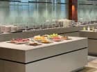 Główna restauracja bufetowa oferuje różnorodne śniadania i obiadokolacje