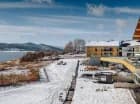 Hotel jest położony w sercu Karkonoszy, nad brzegiem Zalewu Sosnówka