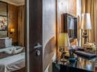 Pokoje wyposażono w sejf, ekspres do kawy Nespresso, minibar