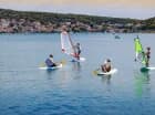 Można wypożyczyć m.in. deski do SUP, sprzęt do windsurfingu, rowerki wodne