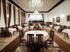 W obiekcie znajduje się elegancka sala restauracyjna