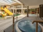 W krytym kompleksie także są zjeżdżalnie oraz 2 jacuzzi
