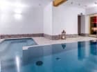 Gejzery i wbudowane jacuzzi zapewniają wodne atrakcje