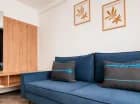 Rozkładana sofa w pokoju 4-osobowym