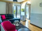 Apartament z komfortowo wyposażoną częścią dzienną