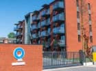Wybudowany w wysokim standardzie apartamentowiec dysponuje prywatnym parkingiem