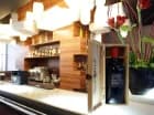Kulinarną ofertę uzupełnia hotelowy bar ONE&ONLY z wyśmienita kawą i drinkami