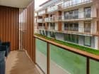 Apartamenty posiadają balkon z fotelami i stolikiem