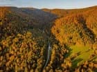 Resort znajduje się w dolinie rzeki Dwernik w Bieszczadach