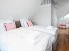 Obiekt oferuje nowoczesne pokoje i apartamenty z aneksami kuchennymi