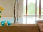 Oprócz tego goście mogą skorzystać z jacuzzi