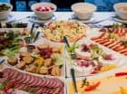 Śniadania są podawane w formie bogatego bufetu