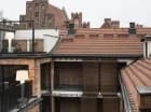 Część pokoi ma widok na ulicę lub wewnętrzne patio, inne na Dom Kopernika