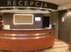 Hotelowa recepcja jest do dyspozycji gości przez całą dobę