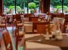 W hotelu znajdują się dwie restaurację: Restauracja Łososiowa i Zielona