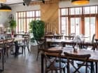 W stylowej restauracji są przygotowywane smaczne i pożywne posiłki