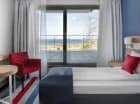 Wygodne pokoje Hotelu Skipper mają wyjście na wspólny taras