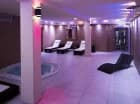 W strefie relaksu znajdują się m.in. jacuzzi, sauna fińska