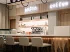 Coffee bar Jeden to przyjemne miejsce na relaks bez wychodzenia z hotelu