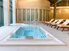 Niecki jacuzzi zapewniają odprężający hydromasaż