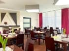 Tutejsza restauracja serwuje dania kuchni europejskiej