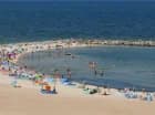 Obiekt mieści się tylko 15 minut od pięknej piaszczystej plaży