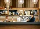 W lobby znajduje się bar