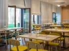 Hotel posiada restaurację z salą jadalną