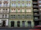 W zielonej, środkowej kamienicy mieści się hotel Noir