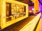 Są dwie restauracje a la carte oraz atrakcyjny i wygodny lobby bar