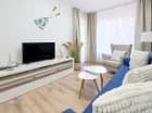 W salonie jest rozkładana sofa do spania dla 2 osób