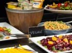 Starannie są przygotowane zarówno posiłki z menu, jak i bufetowe śniadania