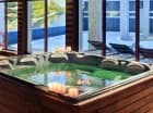 W strefie wellness mieści się wanna jacuzzi
