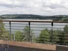 Balkon z widokiem na jezioro i Pogórze Ondawskie