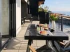 Część apartamentów ma balkon/taras z widokiem na morze