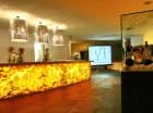 Hotelowa recepcja jest dostępna całodobowo