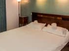 W sypialni umieszczono podwójne łóżko