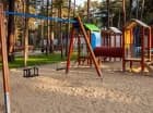 Dla najmłodszych przygotowano urozmaicony plac zabaw