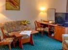 Apartament ma osobną sypialnię i salon z rozkładaną kanapą