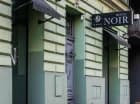 Hotel Noir jest położony blisko przystanku metra (350 m)
