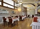 W obiekcie mieści się elegancka restauracja