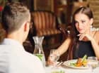 Restauracyjne menu ma bogatą ofertę potraw, win oraz kaw