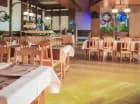 W hotelu mieści się sala restauracyjna oraz przytulna kawiarnia