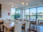 Restauracja jest nowoczesna i przestronna