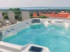 Wisienką na torcie jest taras słoneczny na dachu z całorocznym jacuzzi